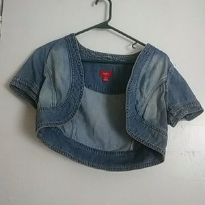 A jean little jacket for the shoulders